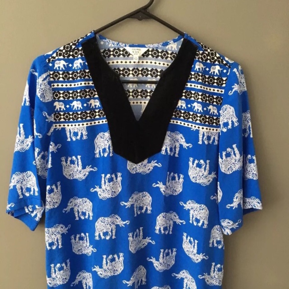 Crown & Ivy Elephant Tunic Black Velvet Neckline